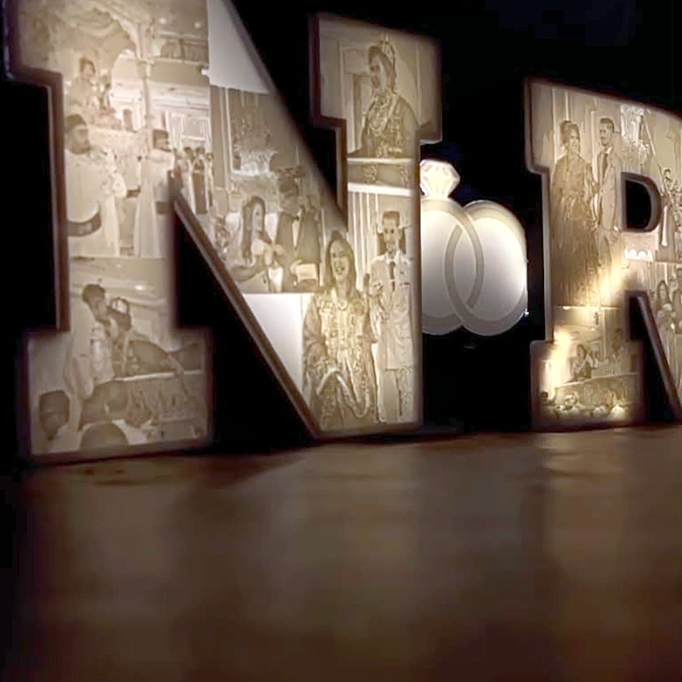 Monogramme lithophane de mariage, initiales N et R révélées par la lumière