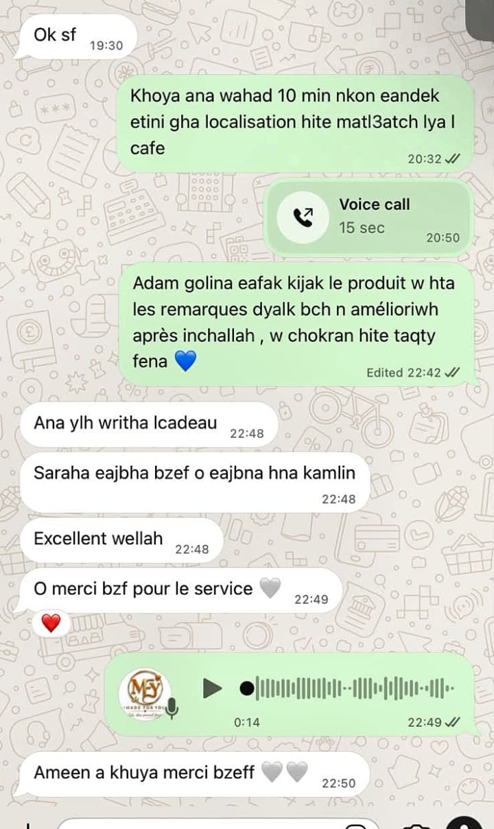 Conversation WhatsApp : « Saraha eajbha bzef o eajbna hna kamlin. Excellent wellah. O merci bzf pour le service »